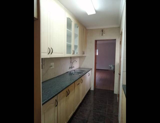 6 BEDROOM TOWNHOUSE FOR SALE IN SELCOURT